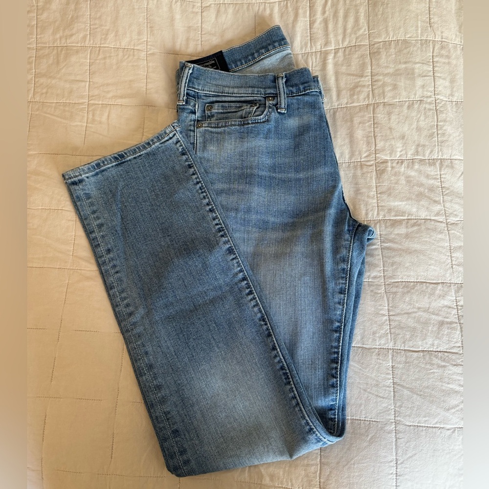 ABERCROMBIE & FITCH Kennan Straight leg stretch jean